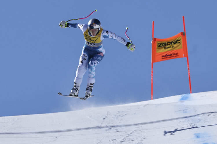 Lindsey Vonn's new titanium knee holds up fine in her 1st training run at the skiing worlds
